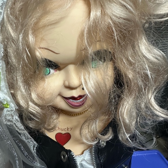 Tiffany chucky Leather Jacket with White Dress Doll - Picture 3 of 6